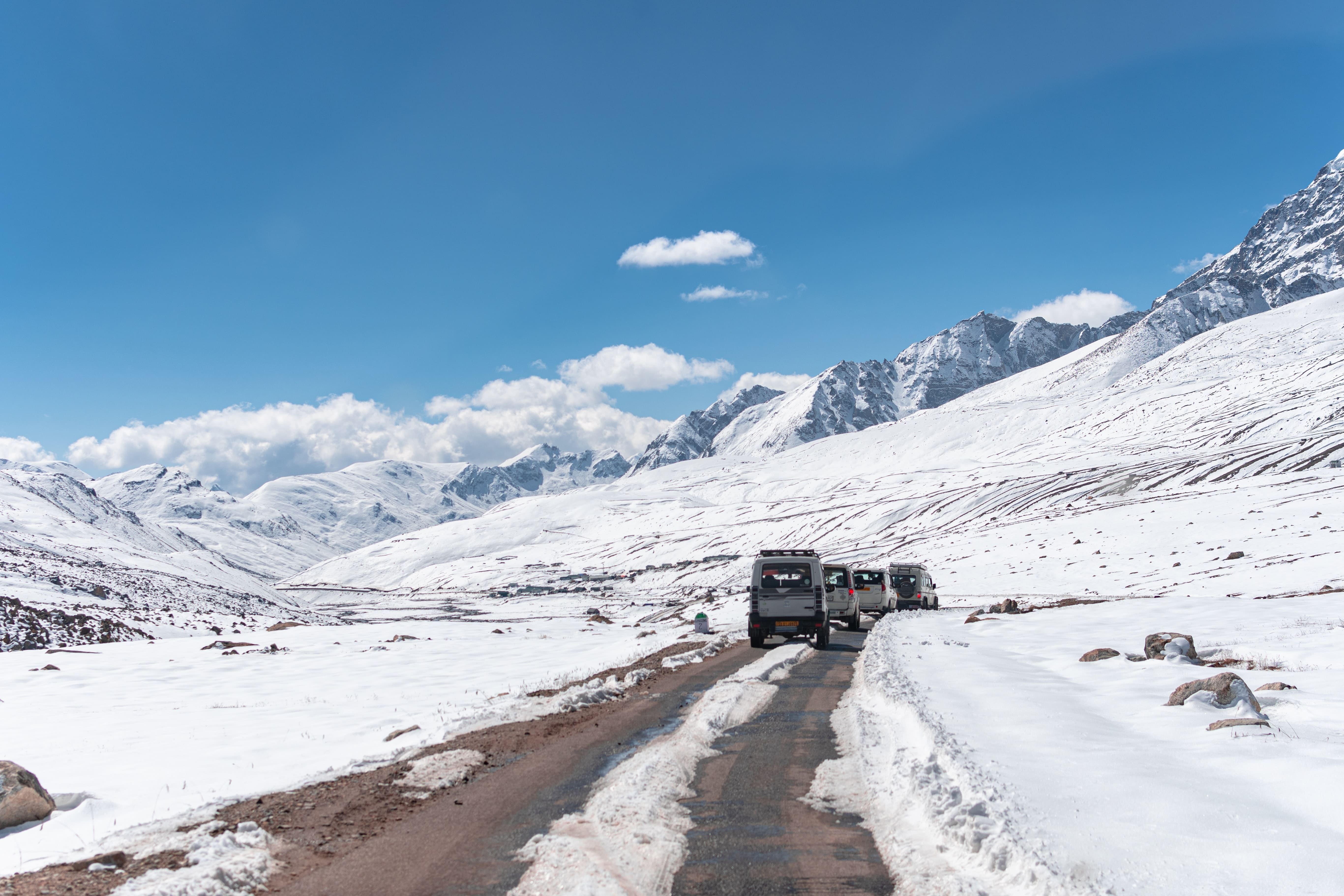 the-departures-Exclusive Manali Tour by Volvo